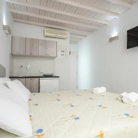 Elena * Agia Anna (Naxos)